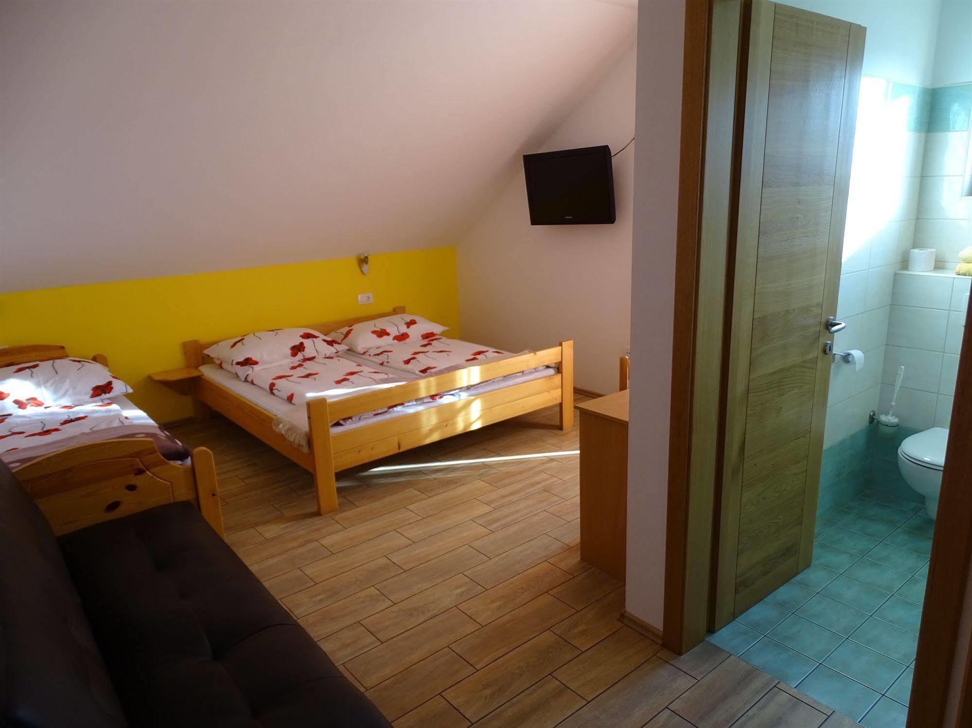 Guesthouse Mesec Zaplana Vrhnika Extérieur photo